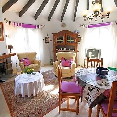 Estrella Villa *